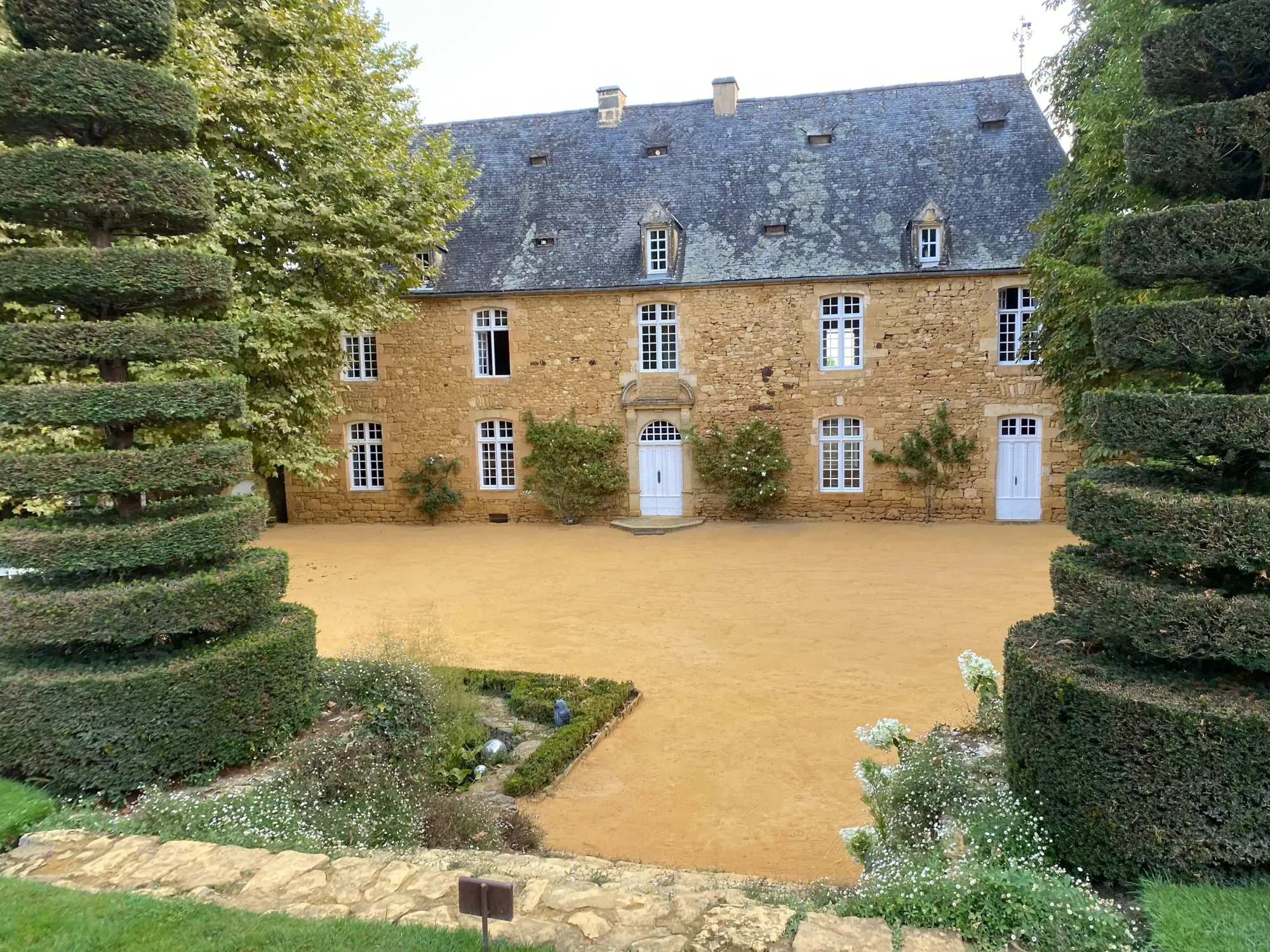 Manoir Eyrignac, Fenetres extérieures (1)